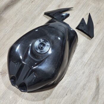 KAMIKAZE CARBON FIBER FUEL TANK FOR SUZUKI GSXR1000 17'+ LOWERED 9 LITER