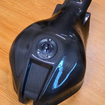 KAMIKAZE kawasaki zx10R low profile carbon tank 2011-2024
( Aluminum Cell version available )